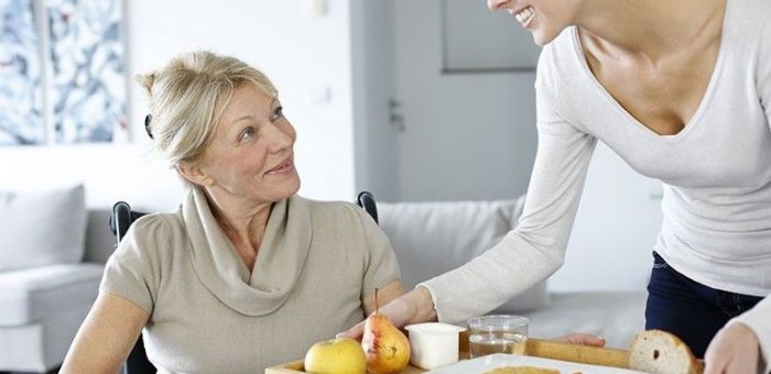 Senior : quelle aide financière pour le portage des repas ?